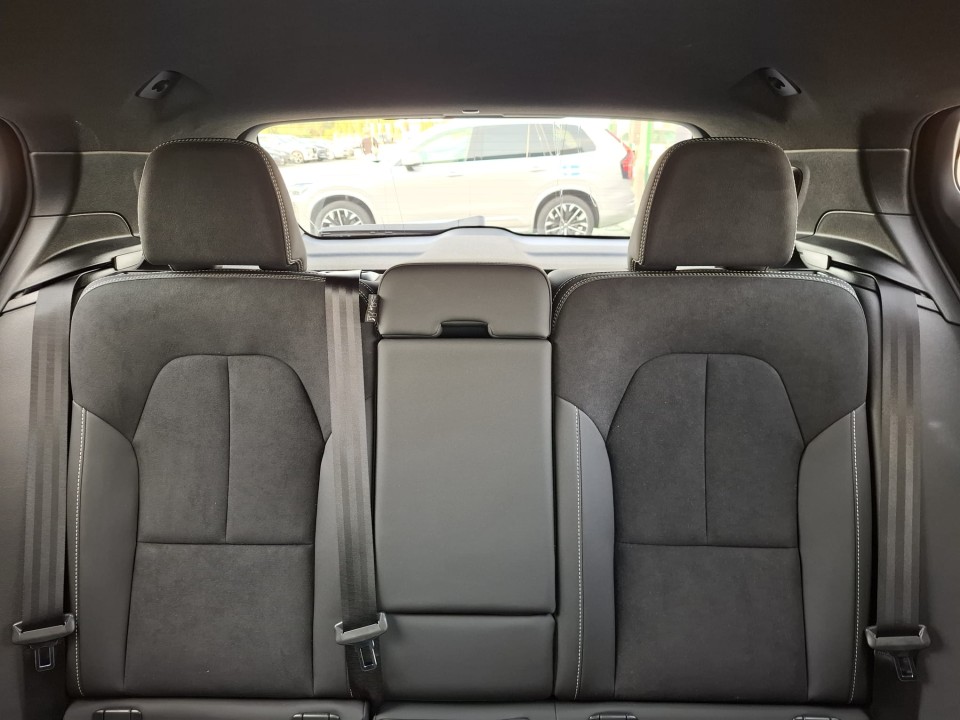 Volvo XC 40 XC40 Plus Dark B3 (P) AT7 FWD