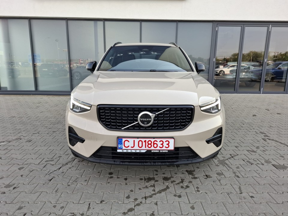 Volvo XC 40 XC40 Plus Dark B3 (P) AT7 FWD