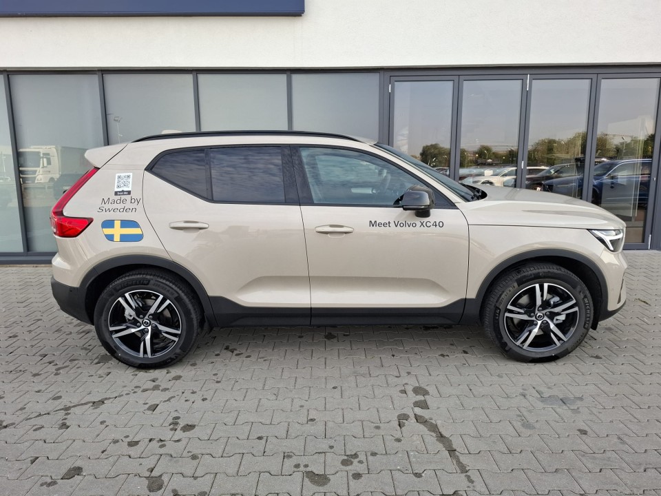 Volvo XC 40 XC40 Plus Dark B3 (P) AT7 FWD