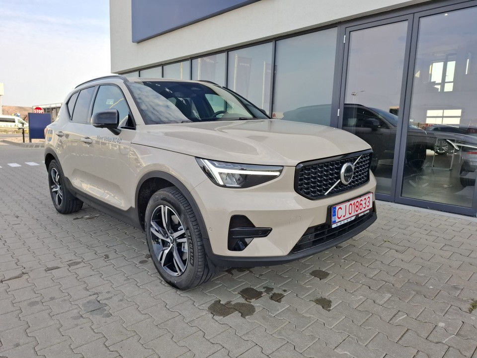 Volvo XC 40 XC40 Plus Dark B3 (P) AT7 FWD