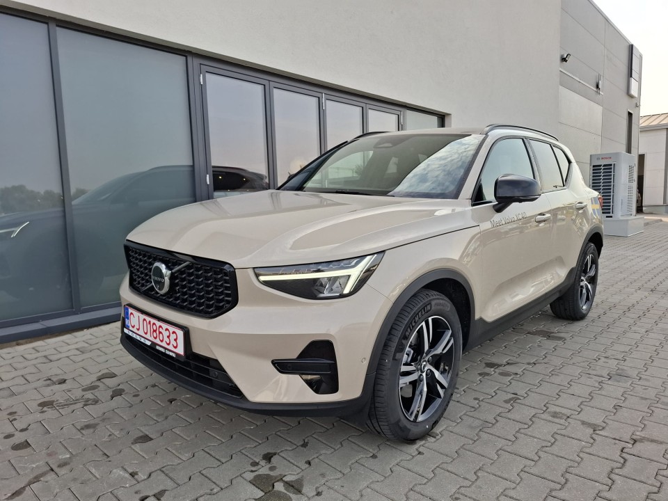 Volvo XC 40 XC40 Plus Dark B3 (P) AT7 FWD