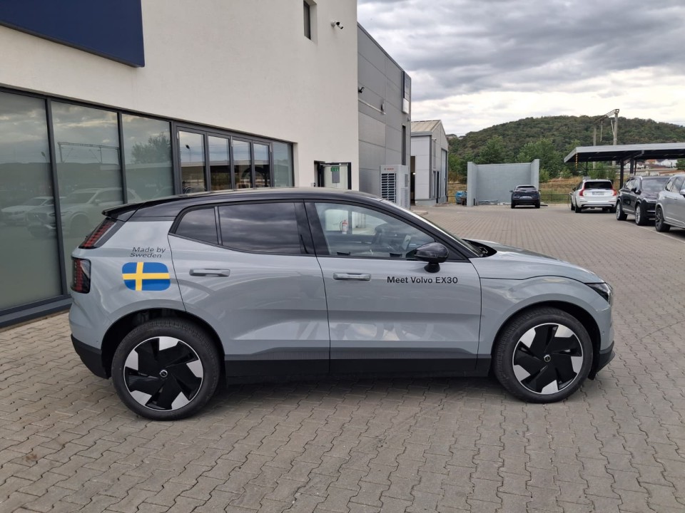 Volvo EX30 Ultra P8