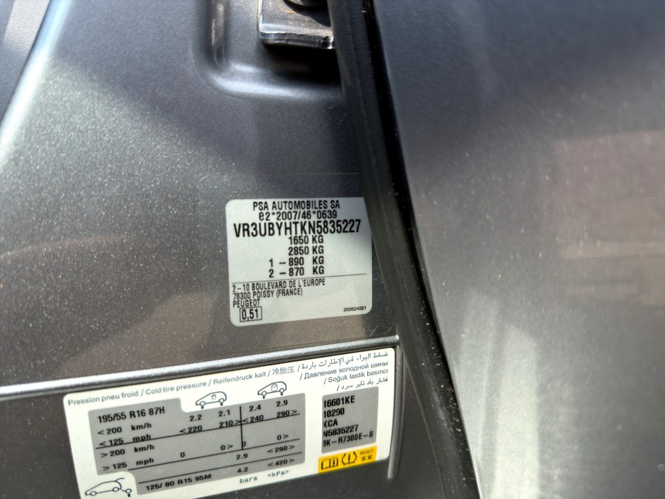 Peugeot 208