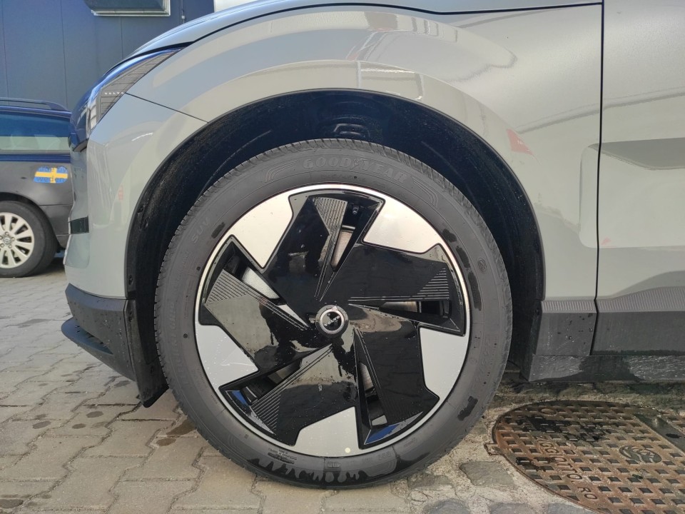 Volvo EX30 Plus Twin Motor AWD