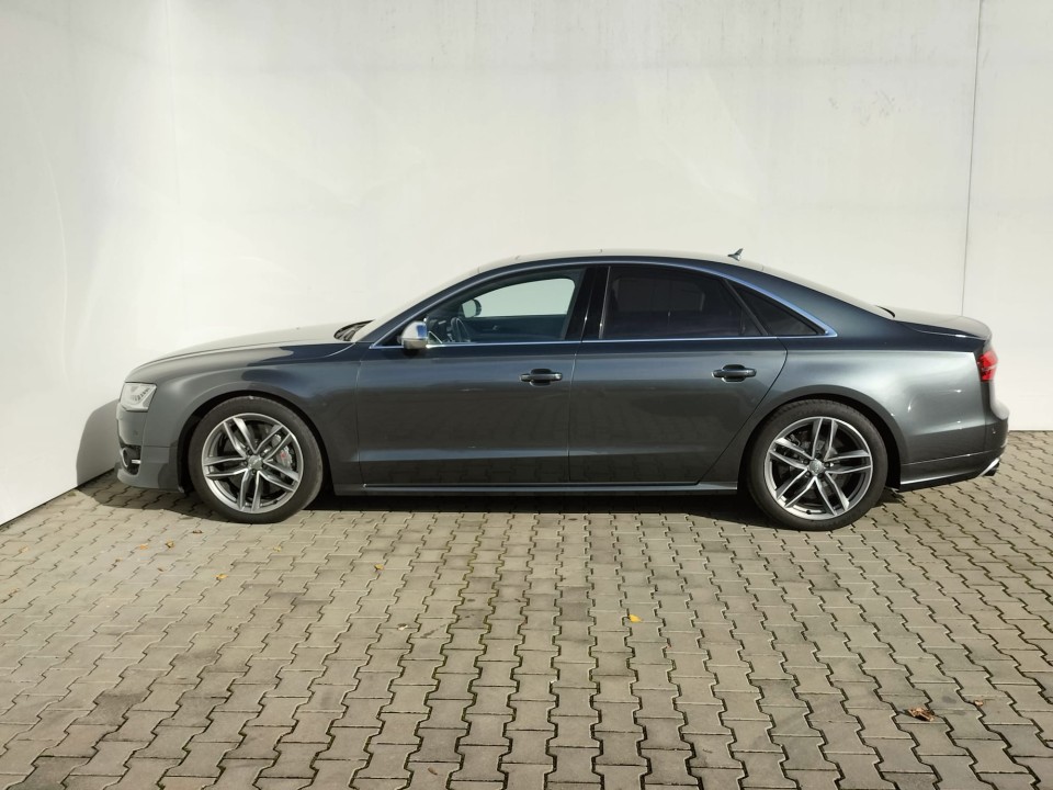 Audi S8