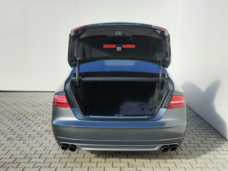Audi S8