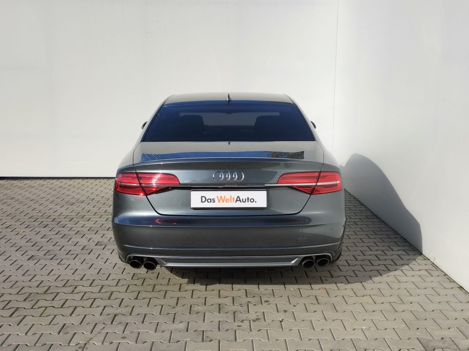 Audi S8