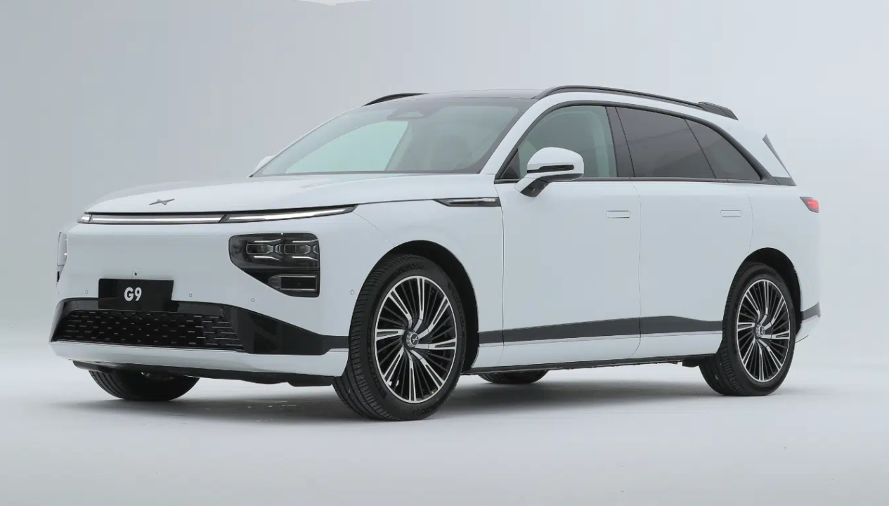 XPENG G9 RWD Long Range - Premium Arctic White 351cp (258 kw)