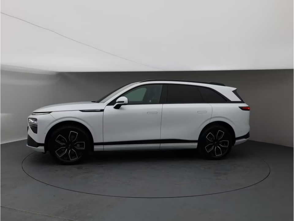 XPENG G9 RWD Long Range - Premium Arctic White 351cp (258 kw)