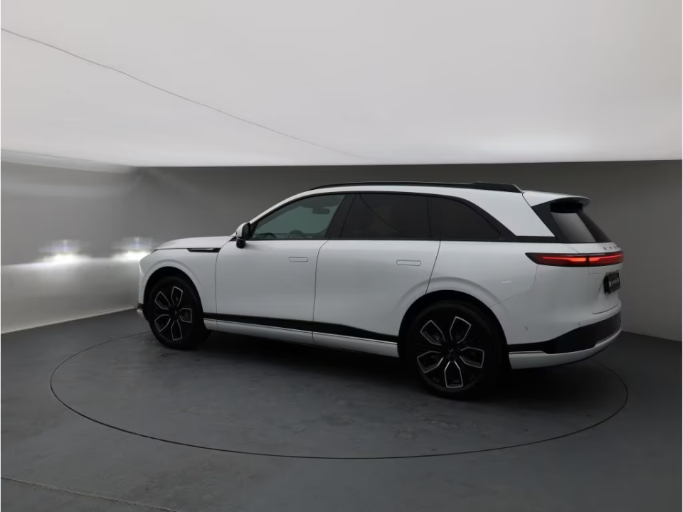 XPENG G9 RWD Long Range - Premium Arctic White 351cp (258 kw)