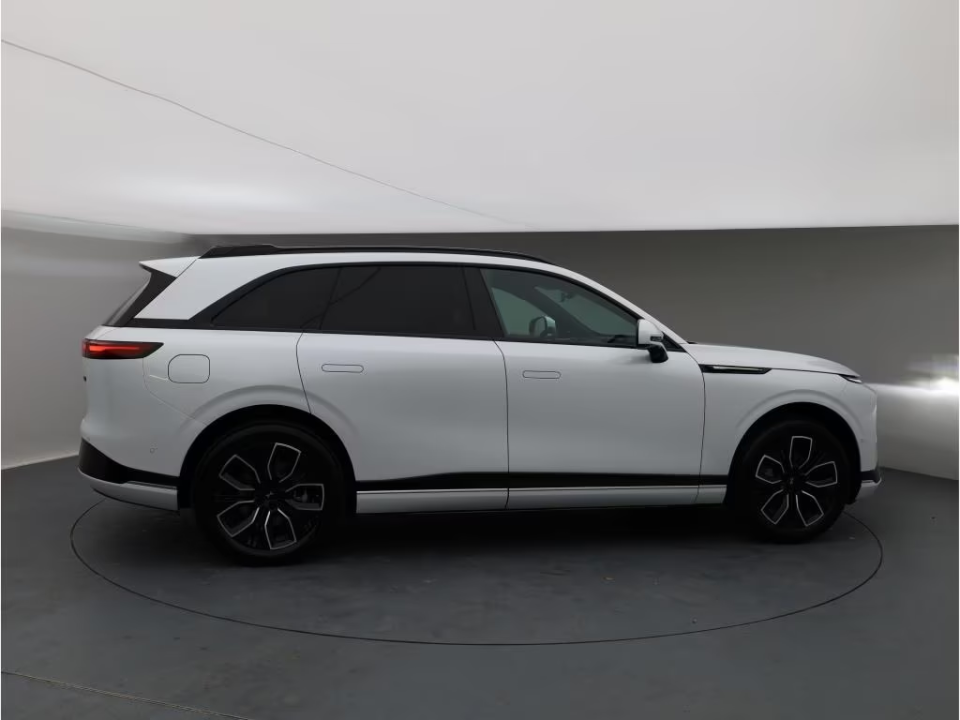 XPENG G9 RWD Long Range - Premium Arctic White 351cp (258 kw)
