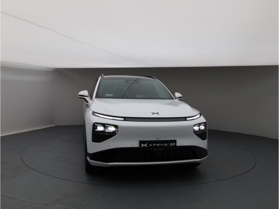 XPENG G9 RWD Long Range - Premium Arctic White 351cp (258 kw)