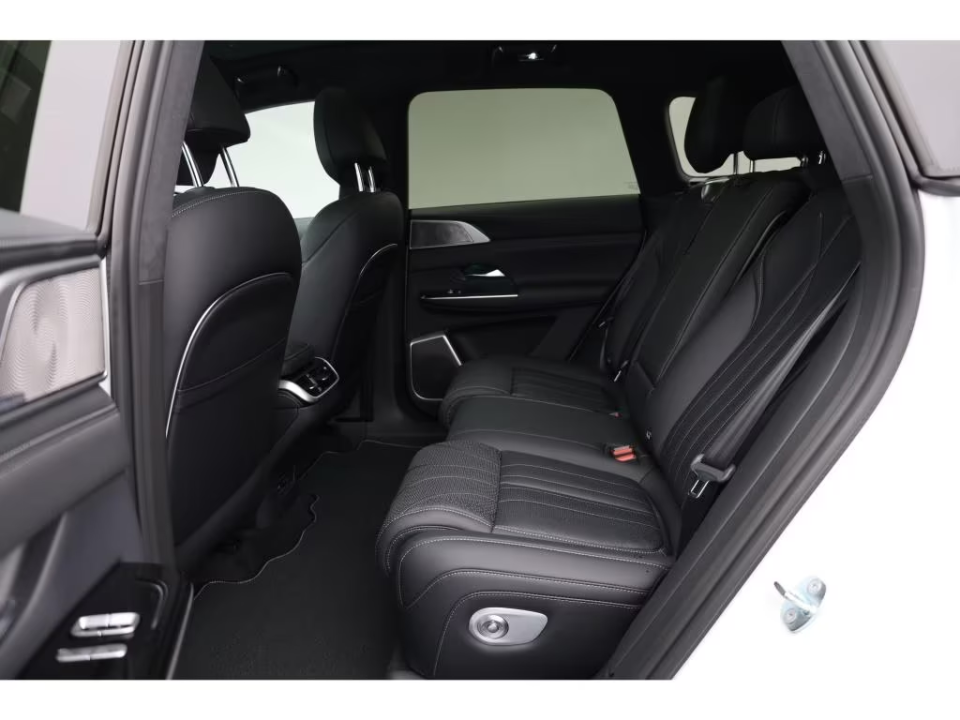 XPENG G9 RWD Long Range - Premium Arctic White 351cp (258 kw)