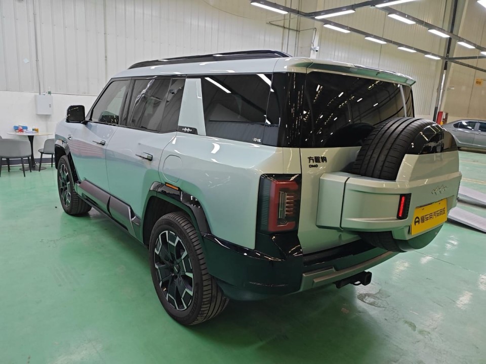 BYD Leopard 8 Flagship 6 Seater