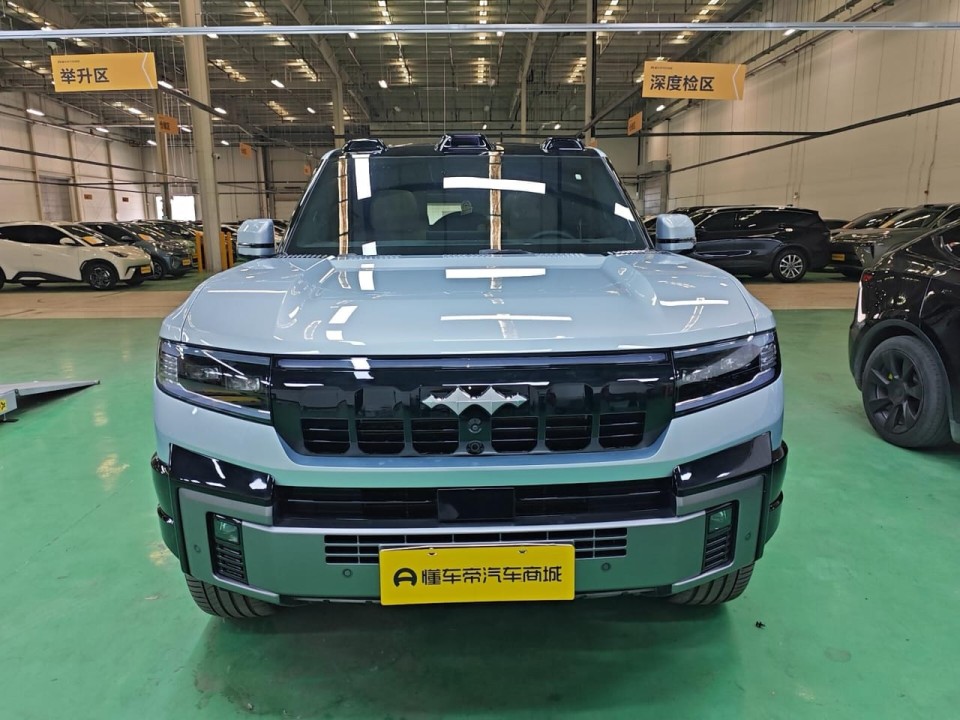 BYD Leopard 8 Flagship 6 Seater