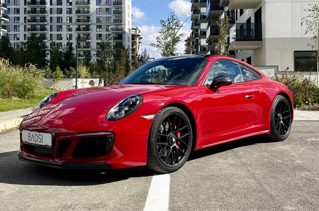 Porsche 911 GTS 2018 450cp