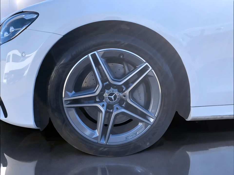 Mercedes-Benz E 220d AMG Line - foto 8