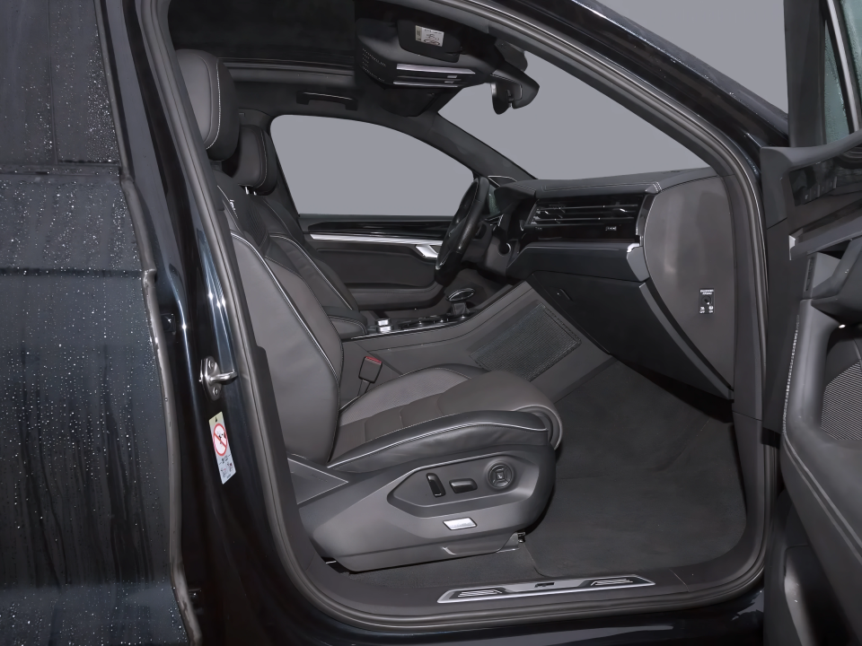 Volkswagen Touareg V6 3.0 TDI R-Line (3)