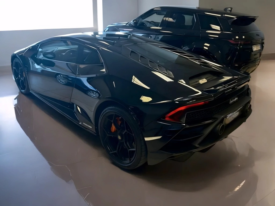 Lamborghini Huracan Coupe 5.2 V10 EVO (2)