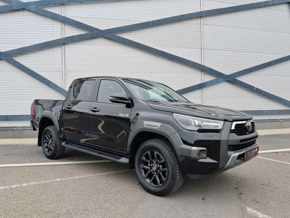 Toyota Hilux Double Cab 2.8D AT INVINCIBLE (1)