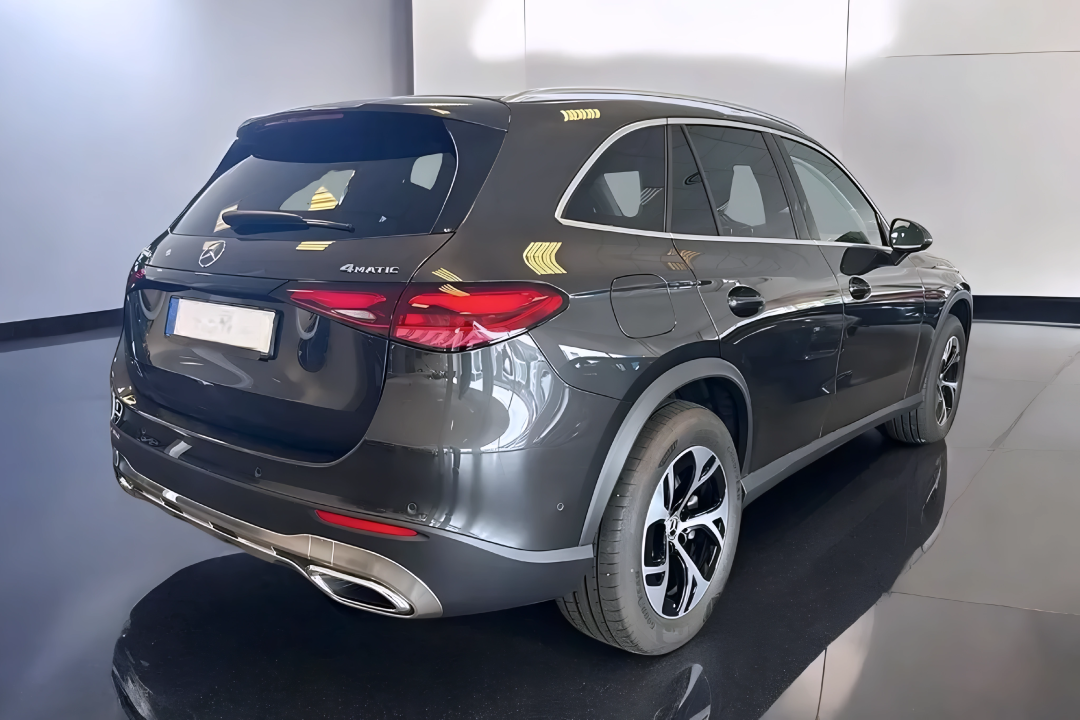 Mercedes-Benz GLC 300e 4MATIC (3)