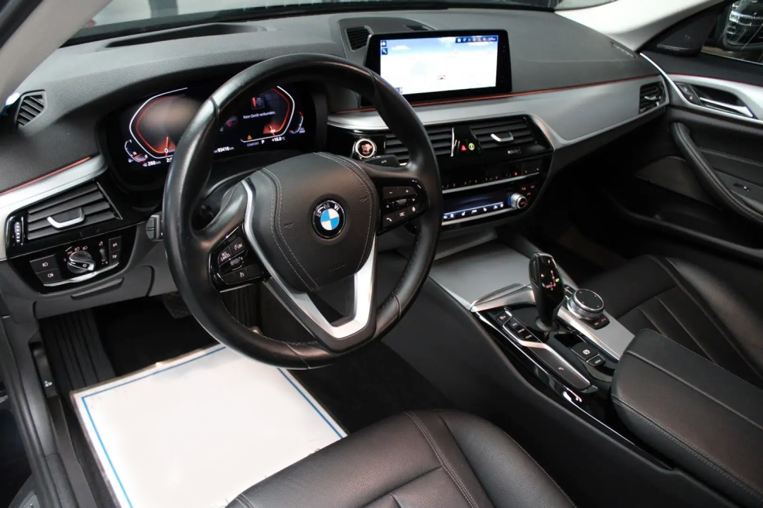 BMW Seria 5 540i xDrive (5)