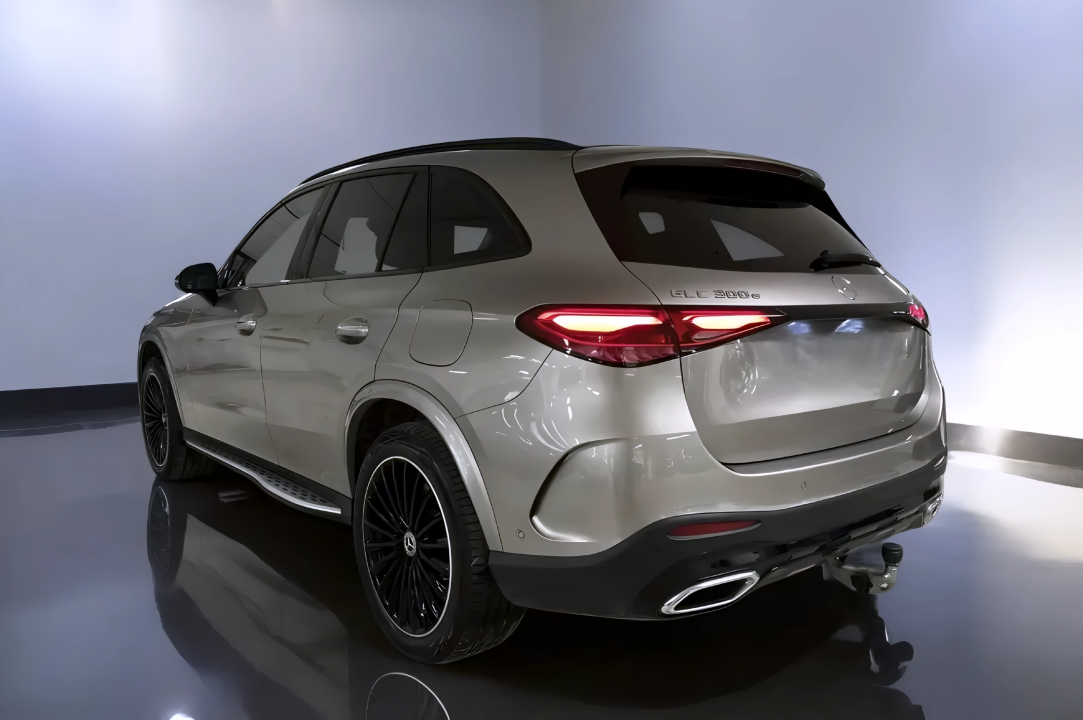 Mercedes-Benz GLC 300 e 4MATIC AMG (4)