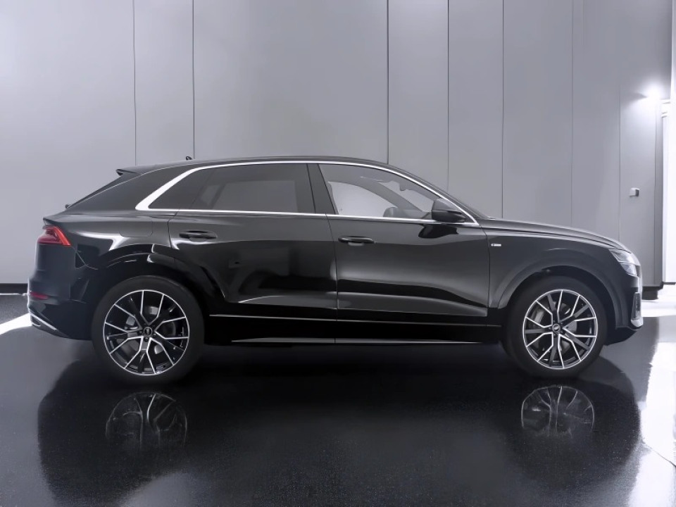 Audi Q8 55 TFSIe Quattro S-Line (4)