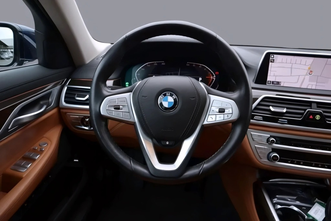 BMW Seria 7 740d xDrive - foto 9