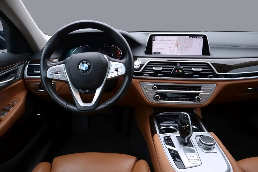 BMW Seria 7 740d xDrive - foto 8