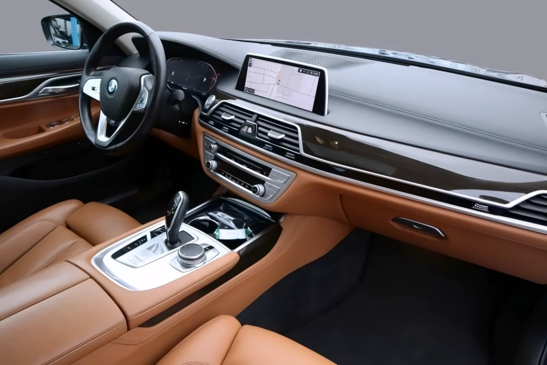 BMW Seria 7 740d xDrive - foto 10