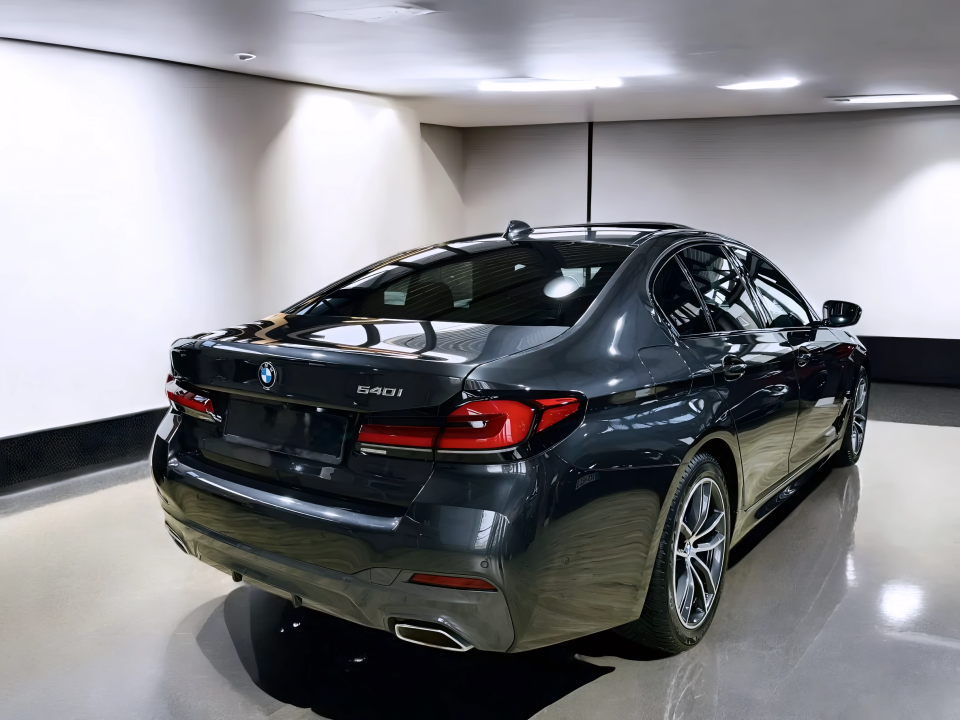 BMW Seria 5 540i M-Sport (3)