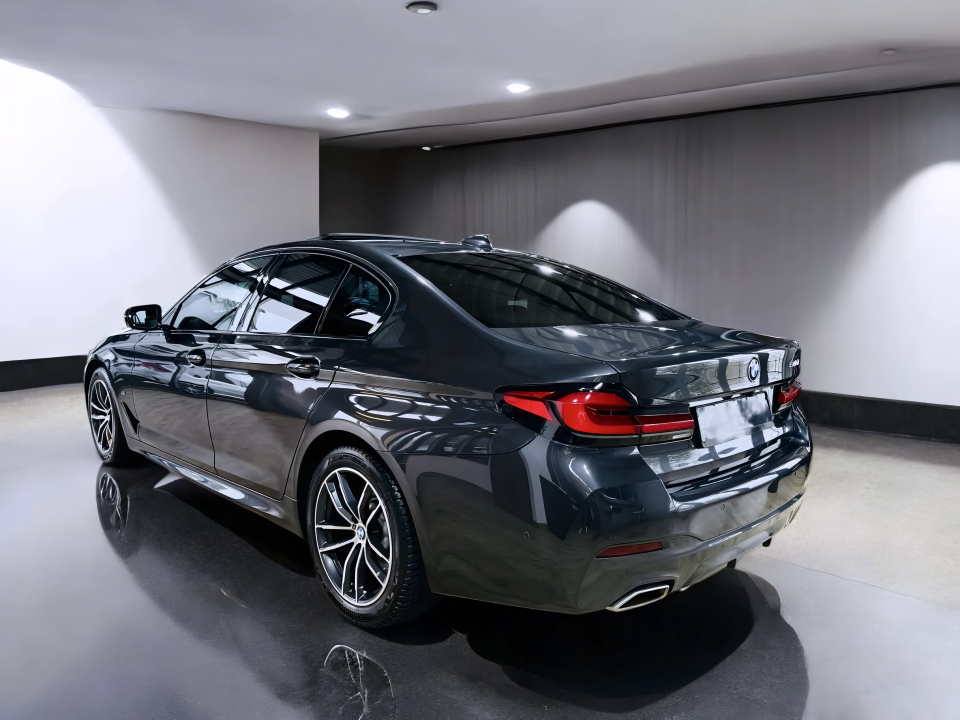 BMW Seria 5 540i M-Sport (4)