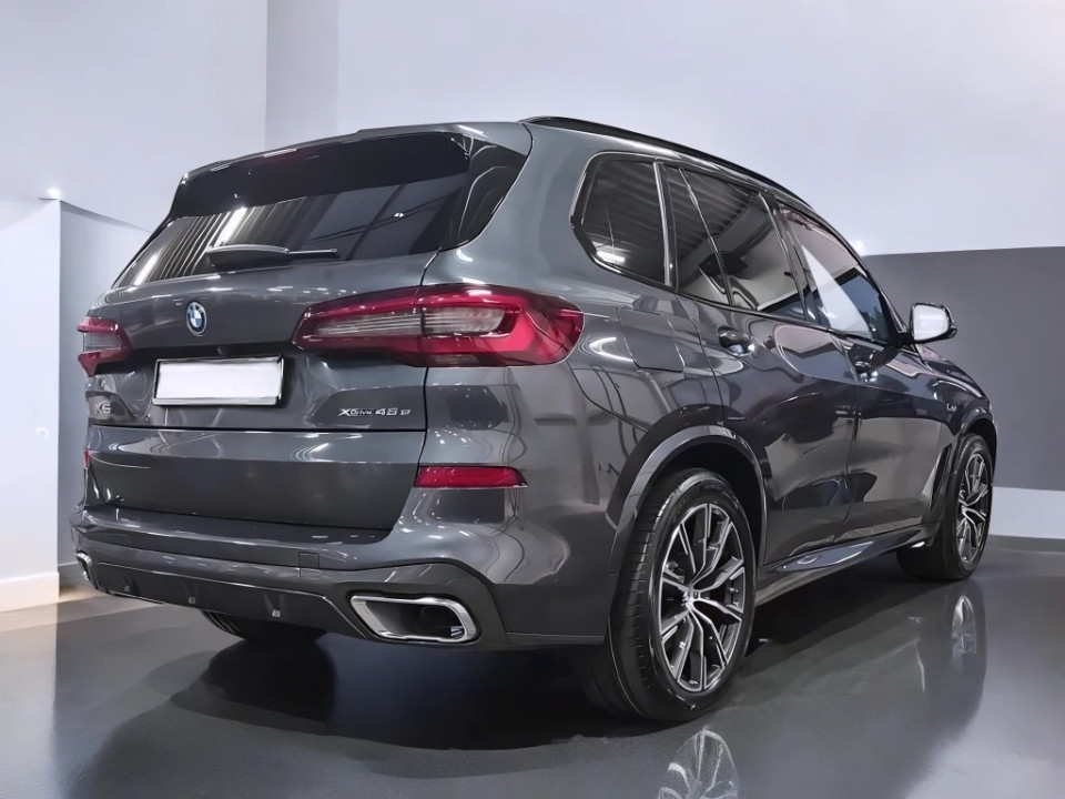 BMW X5 xDrive45e (2)