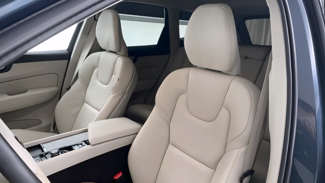 Volvo XC 60 B4 AWD Core (4)