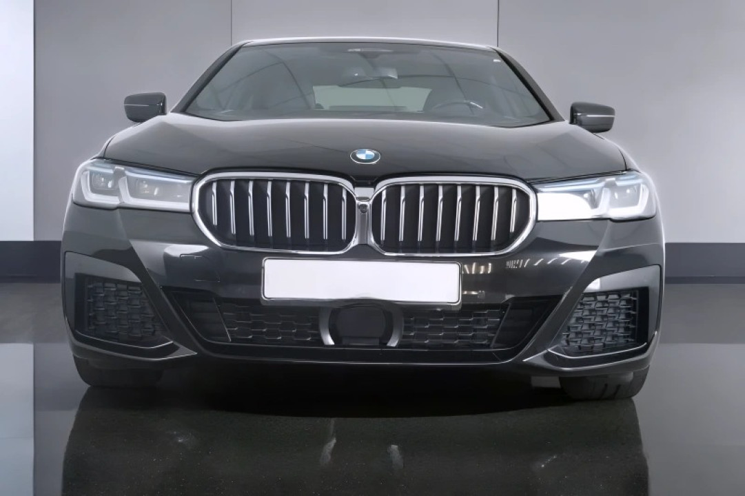 BMW Seria 5 530d xDrive M-Sport (2)