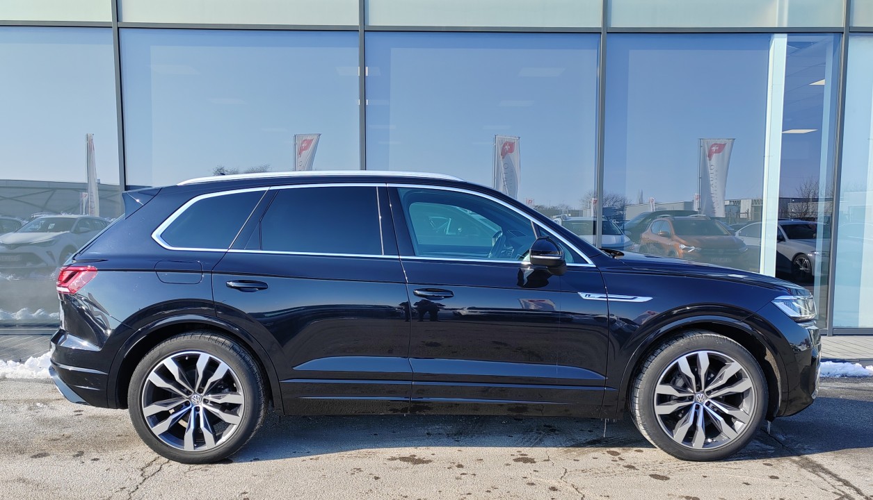 Volkswagen Touareg 3.0 TDI R-Line (2)