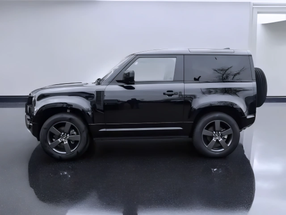 Land Rover Defender 90 X-Dynamic (2)