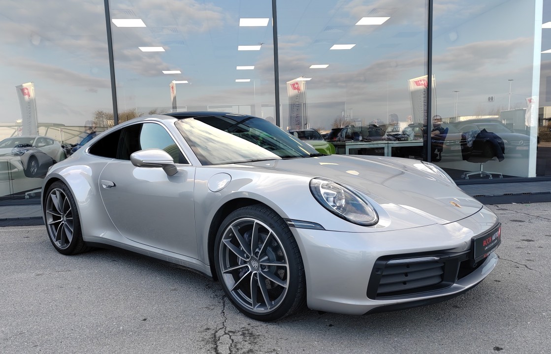 Porsche 911 Carrera 4 (992)