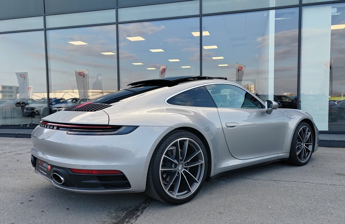 Porsche 911 Carrera 4 (992) (3)