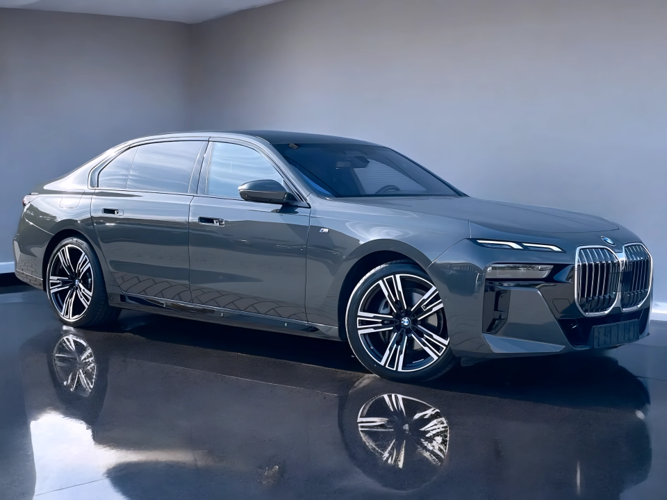 BMW Seria 7 740d xDrive M-Sport (2)