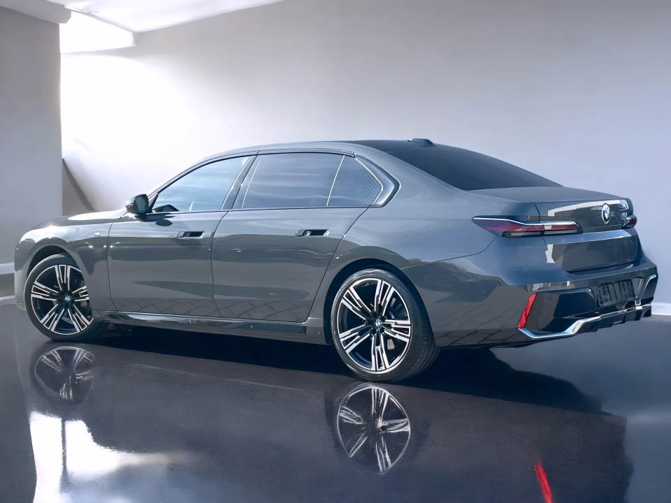BMW Seria 7 740d xDrive M-Sport (4)