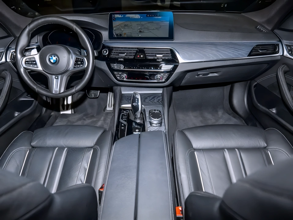 BMW Seria 5 540i xDrive M-Sport (5)