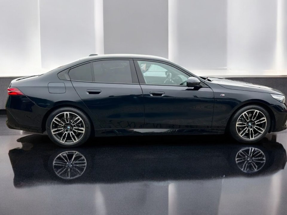 BMW Seria 5 520d xDrive M-Sport (2)