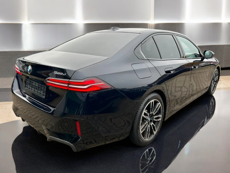 BMW Seria 5 520d xDrive M-Sport (3)