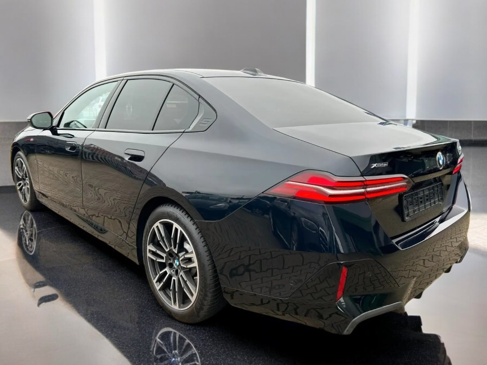 BMW Seria 5 520d xDrive M-Sport (5)