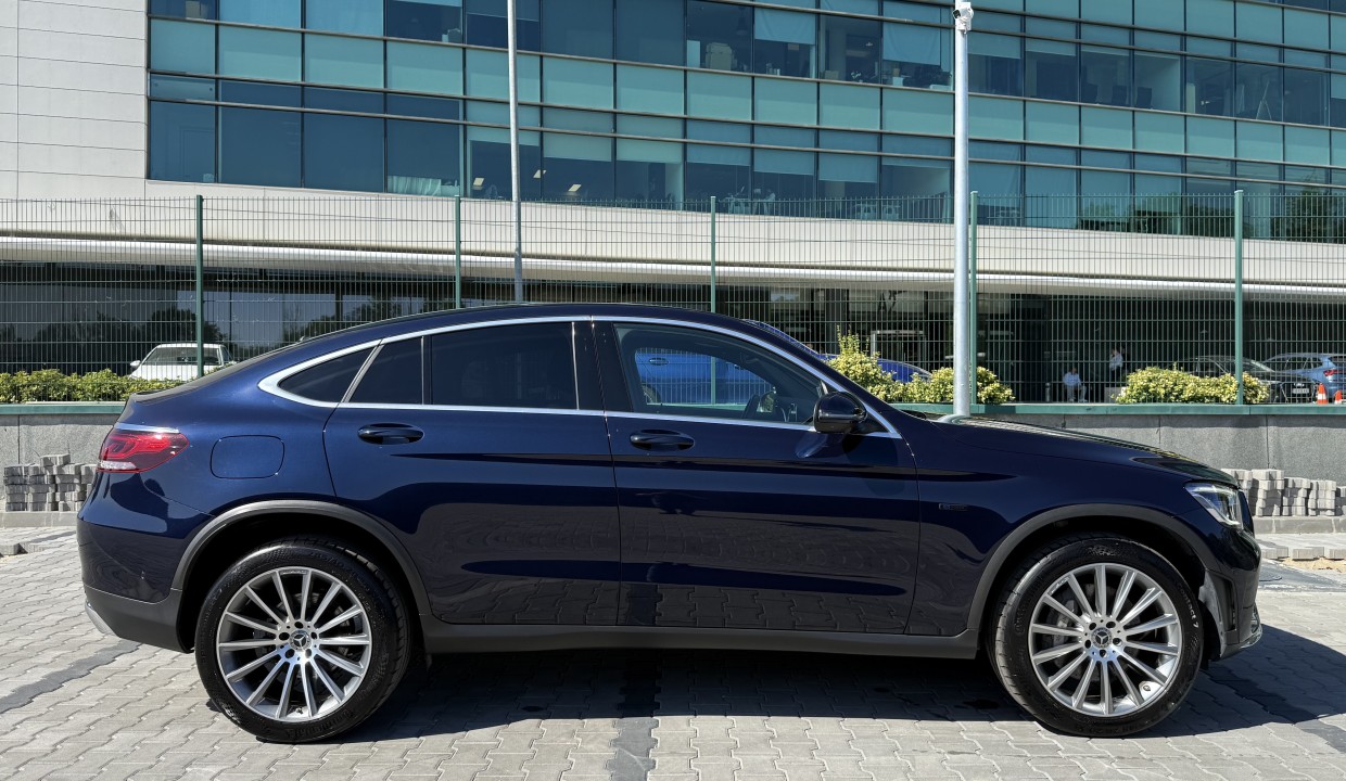 Mercedes-Benz GLC Coupe 300e 4MATIC AMG Line (2)