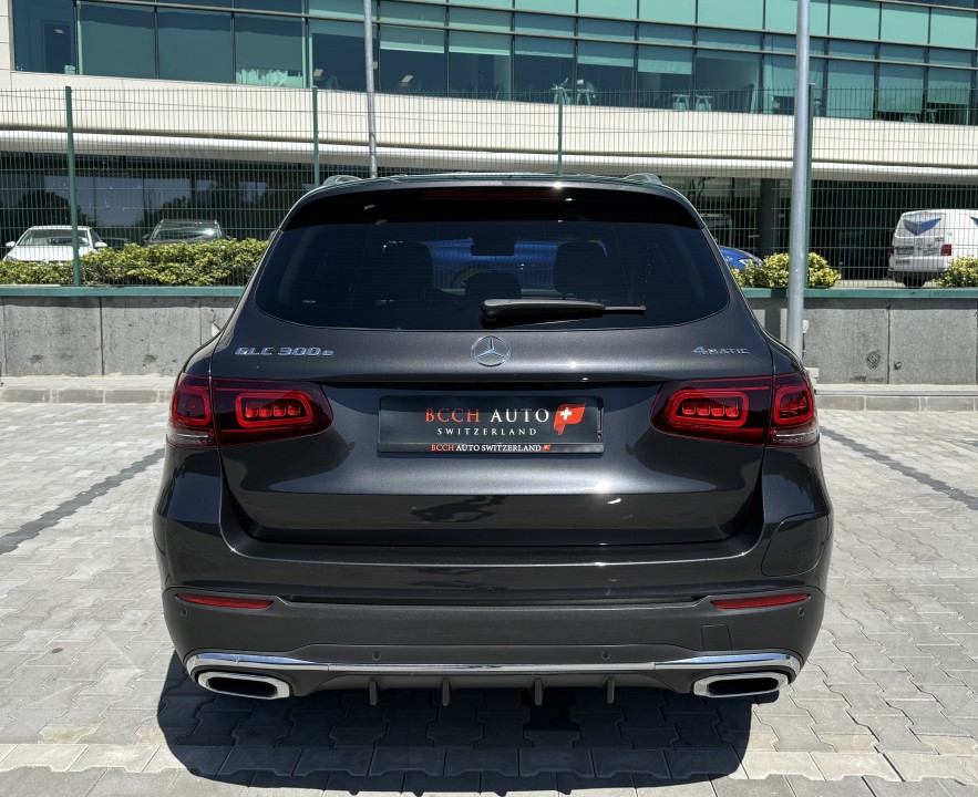 Mercedes-Benz GLC SUV 300e 4MATIC AMG Line (4)