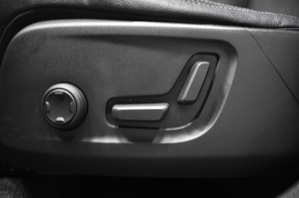 Volvo XC 40 D4 AWD R-Design - foto 11