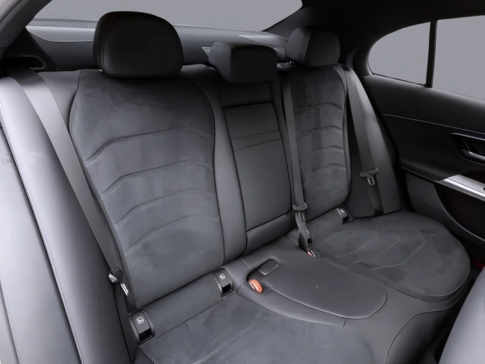 Mercedes-Benz E 200 AMG Line (4)